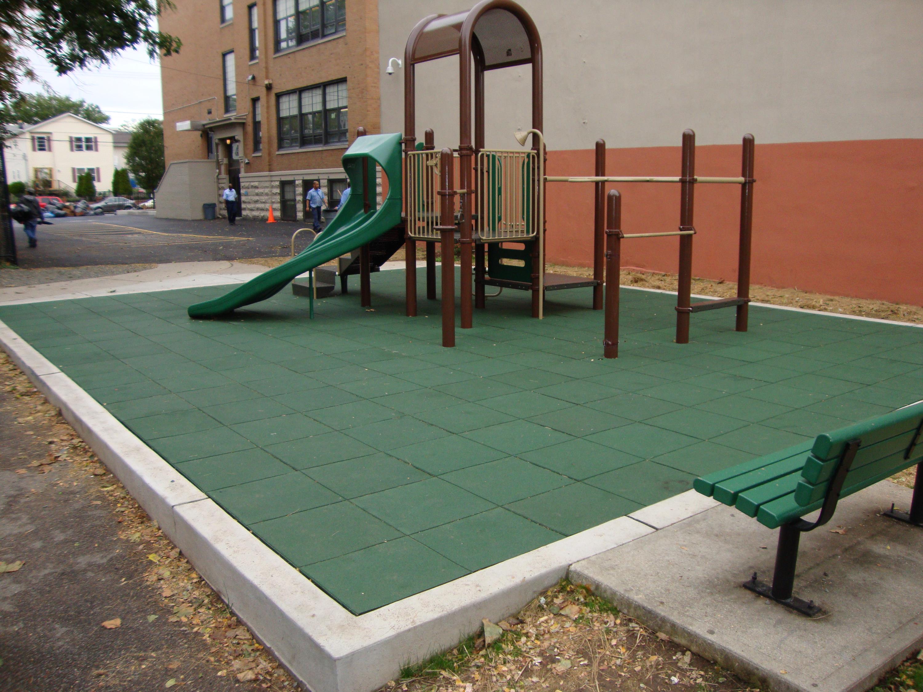 Hybrid Rubber Safety Surfacing Interlocking Playground Tile Play